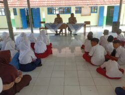 Kanit binmas dan anggota bhabinkamtibmas Polsek Tanjungkerta melaksanakan Kegiatan pemberian materi bagi peserta didik baru Tahun Ajaran 2024/2025 kelas VII SMP NU Sukamantri