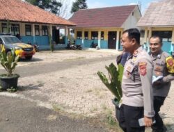 KAPOLSEK SUKASARI BESERTA ANGGOTA SAMAPTA POLSEK SUKASARI MELAKSANAKAN PATROLI SIANG HARI KE TEMPAT TEMPAT RAWAN GANGGUAN KAMTIBMAS DI WILAYAH KECAMATAN SUKASARI