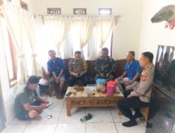 Polsek Sukasari melaksanakan kegiatan Jumat Curhat untuk menampung aspirasi warga dan meningkatkan kinerja Polri sebagai pelindung dan pengayom masyarakat.