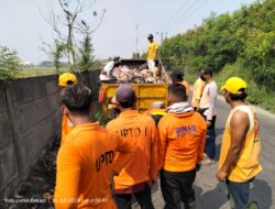 UPT Pengelolaan Persampahan Wilayah I dan DLH Kabupaten Bekasi Rutin Lakukan Pembersihan Sampah liar 