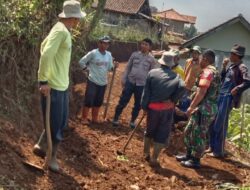 Bhabinkamtibmas Desa Genteng Melaksanakan Giat Sambang Dan Silaturahmi Kepada Warga masyarakat