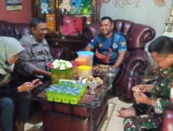 Kanit binmas Polsek Tanjungkerta bersama Babinsa melaksanakan sosialisasi kepada masyarakat bahaya nya tentang judi online