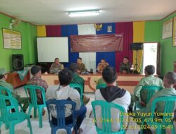 Bripka Yuyun Yuwana bersama Koptu Abdul Latif melaksanakan Kegiatan Peningkatan Kapasitas Tenaga Keamanan Desa (LINMAS) Desa Kamal Kec.Tanjungmedar Kab. Sumedang