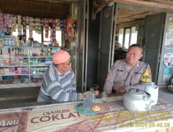 Aiptu Nana Sujana Bersama Bripka Yuyun Yuwana melaksanakan sambang/silatrahmi kamtibmas ke warga masyarakat