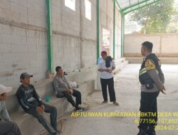Aiptu Iwan Kurniawan bersama Bripda Farizal sambangi warga masyarakat serta dumas keliling dalam rangka BEYOND TRUST PRESISI di wilayah Kec. Tanjungmedar