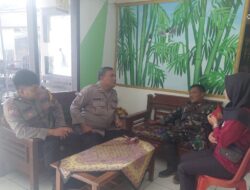 Anggota Polsek Tanjungkerta dan Babinsa Laksanakan Sambang Kamtibmas di Desa Cipanas