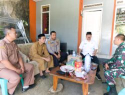 Polsek Sukasari melaksanakan kegiatan Jumat Curhat untuk menampung aspirasi warga dan meningkatkan kinerja Polri sebagai pelindung dan pengayom masyarakat.