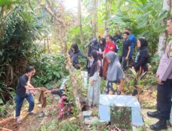 Bhabinkamtibmas Polsek Tanjungkerta menghadiri Takziah di dusun Babakan caringin