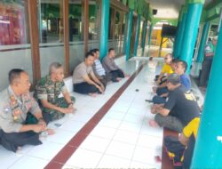 Jumat Curhat Kapolsek Tomo di Masjid Nurul Iman Desa Tomo.