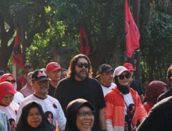 Ribuan Warga Ikuti Jalan Sehat Jabar Bangkit Bersama Ono Surono