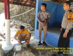 Bripka Dani Santika sambangi warga masyarakat Desa binaan