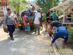 Aipda Tata Sasmita bersama Bripka Agus Sukmana Laksanakan Sambang Kamtibmas dan Dumas Keliling di Tanjungmedar dalam Rangka BEYOND TRUST PRESISI
