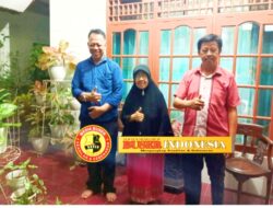 Ulung Purnama SH. MH Silaturahmi di Kediaman Hj Tutun Atufa Ketua BKMT Yayasan Daarun Nadwah Cikarang