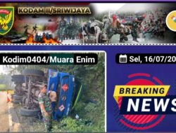 Sigap, Babinsa Bantu Evakuasi Mobil Truk Tangki Terbalik di Jalan Lintas Prabumulih Muara Enim