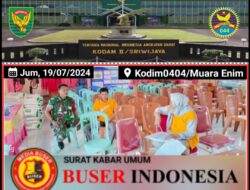 Serda Tedi Aryanto Babinsa Desa Tapus Dampingi Penyaluran BLT-DD Pastikan Aman Dan Lancar