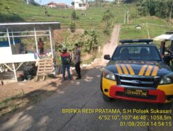 KAPOLSEK SUKASARI BESERTA ANGGOTA SAMAPTA POLSEK SUKASARI MELAKSANAKAN PATROLI SIANG HARI KE TEMPAT TEMPAT RAWAN GANGGUAN KAMTIBMAS DI WILAYAH KECAMATAN SUKASARI