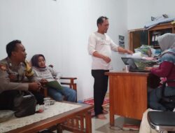 Bhabinkamtibmas Desa Boros Sambangi Warga Desa Binaanya