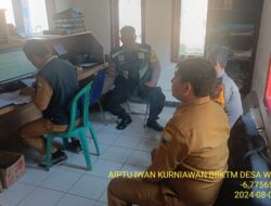 Aiptu Iwan Kurniawan bersama Bripka Dani Santika melaksanakan sambang/silatrahmi Kamtibmas