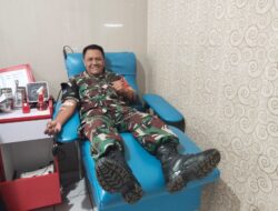Babinsa Koramil 1004/tanjungsari Kodim 0610/Sumedang mendonorkan darahnya untuk membantu warga binaan,