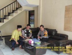 Aiptu Iwan Kurniawan bersama Bripka Dani Santika melaksanakan sambang/silatrahmi Kamtibmas