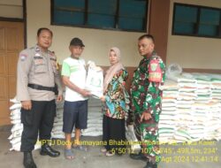 Bhabinkamtibmas Kelurahan Kota Kaler Aiptu Dody Ramayana Monitoring Penyaluran Bantuan Pangan Cadangan Beras Pemerintah (CBP)