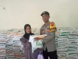 Bhabinkamtibmas Desa Margamukti Aipda Deni Gunawan, S.Ip Monitoring Kegiatan Pendistribusian Beras Bantuan Pangan Cadangan Beras Pemerintah (CBP)
