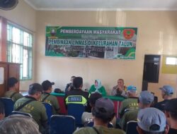 Sinergitas TNI – Polri Bhabinkamtibmas Bripka Ade Mulyadi dan Babinsa Sertu Sulaeman Gelar Pembinaan Anggota Linmas Kelurahan Talun