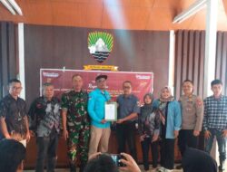 Kapolsek AKP KIKI HARTAKI K. S.Pd., M.H. Monitoring Rapat Pleno Hasil Verifikasi Dukungan Bakal Calon Bupati Dan Wakil Bupati Sumedang Tahun 2024 Tingkat Kecamatan Sumedang Utara.