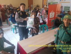 Aiptu Iwan Kurniawan Monitoring Penyaluran Bantuan Pangan Cadangan Beras Pemerintah (CBP) Tahap VIII Bulan Agustus Tahun 2024 di Desa Wargaluyu