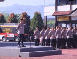Kapolres Sumedang AkBP.Joko Dwi Harsono.S.I.K.M.Hum.Mehelar Apel Dan Melakukan Tes Urin Kepada Seluruh Anggota Polres sumedang