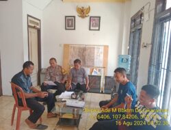 Bripka Ade Mulyana melaksanakan sambang/silatrahmi Kamtibmas dan dumas keliling dalam rangka BEYOND TRUST PRESISI di wilayah Kec. Tanjungmedar