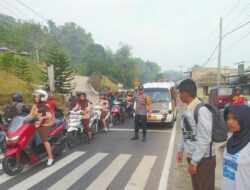 POLSEK SUMEDANG UTARA LIBATKAN SELURUH PERSONIL GELAR TURJAWALI GUNA MENGURAI KEMACETAN DI PAGI HARI