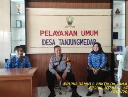 Bripka Dani Santika melaksanakan sambang/silatrahmi Kamtibmas ke aparatur desa Tanjungmedar.