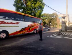 Pengaturan Lalu -lintas Pagi Hari, Bentuk Pelayanan Polsek Tomo Kepada Masyarakat Pengguna Jalan Raya.