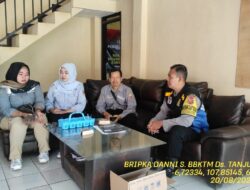 Bripka Dani Santika sambangi aparatur desa Tanjungmedar serta dumas keliling dalam rangka BEYOND TRUST PRESISI di wilayah Kec. Tanjungmedar
