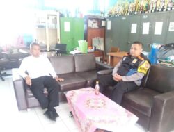 Bhabinkamtibmas Desa Mekarjaya Bripka Faris Fahsya S.Sos. Laksanakan Sambang Silaturahmi dengan Guru SMPN 8 Sumedang Dalam Rangka Pelaksanaan Quick Wins Presisi