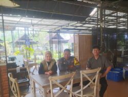 Bhabinkamtibmas Desa Rancamulya Laksanakan Kegiatan Sambang & Silaturahmi Kamtibmas Dalam Rangka Cipta Kondisi Pelaksanaan Beyond Trust Presisi.