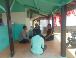 Polsek Sukasari melaksanakan kegiatan Jumat Curhat untuk menampung aspirasi warga dan meningkatkan kinerja Polri sebagai pelindung dan pengayom masyarakat.