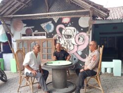 Silahturahmi dan Sambang Program Beyond Trust PRESISI Kapolsek Tomo AKP BABAN KUSBANDI dengan Warga desa Tolengas.