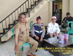 Bripka Dani Santika melaksanakan sambang/silatrahmi Kamtibmas ke aparatur desa Tanjungmedar.