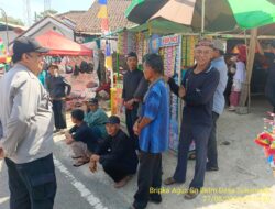 Bripka Agus Sukmana bersama Aipda Tata Sasmita Laksanakan Sambang Kamtibmas dan Dumas Keliling di Tanjungmedar dalam Rangka BEYOND TRUST PRESISI
