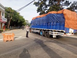 Pengaturan Lalu -lintas Sore Hari, Bentuk Pelayanan Polsek Tomo Kepada Masyarakat Pengguna Jalan Raya.