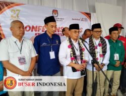 Ribuan Relawan, Kawal Calon Bupati H. Sudewo – Risma Ardhi Chandra di KPU Pati
