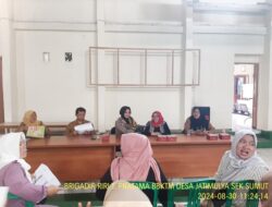 Polsek Sumedang Utara Monitoring Penyaluran Insentif Kader Desa Jatimulya Bulan Agustus 2024 di Desa Jatimulya Kecamatan Sumedang Utara