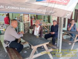 Aiptu Aceng, SH bersama Bripka Yuyun Yuwana melaksanakan sambang/silatrahmi kamtibmas ke warga masyarakat