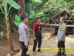 Bripka Dani Santika sambangi warga masyarakat serta dumas keliling dalam rangka BEYOND TRUST PRESISI di wilayah Kec. Tanjungmedar