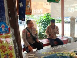Bripka Agus Sukmana Laksanakan Sambang Kamtibmas dan Dumas Keliling di Tanjungmedar dalam Rangka BEYOND TRUST PRESISI