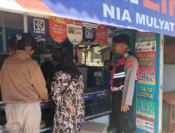 Panit Samapta Polsek Tomo Tingkatkan Keamanan dan Kenyamanan dengan Patroli Jalan Kaki.