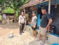 Aipda Tata Sasmita bersama Bripka Agus Sukmana dan Bripda Farizal melaksanakan sambang/silatrahmi kamtibmas ke warga masyarakat 