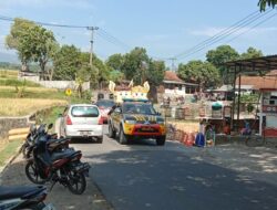 Polsek Tanjungkerta melaksanakan pengawalan giat woro woro dalam rangka Sosialisasi Pilkada Tahun 2024 oleh PPK Kec. Tanjungkerta Kab. Sumedang.